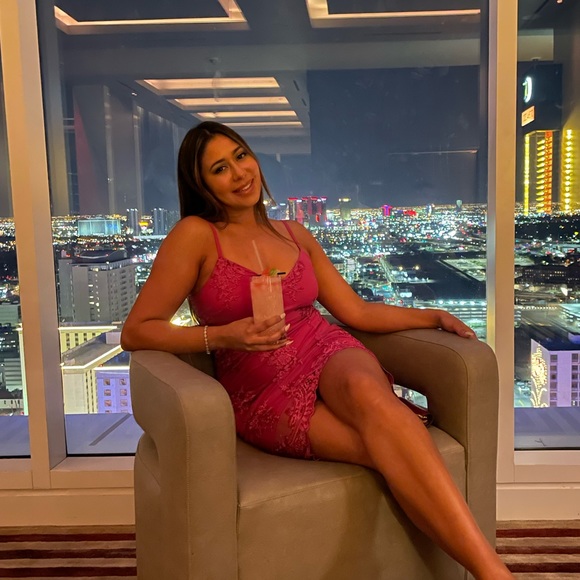 GUESS Women's Embroidered Mesh Illusion Scalloped Hem Sheath Dress - Picture 3 of 3